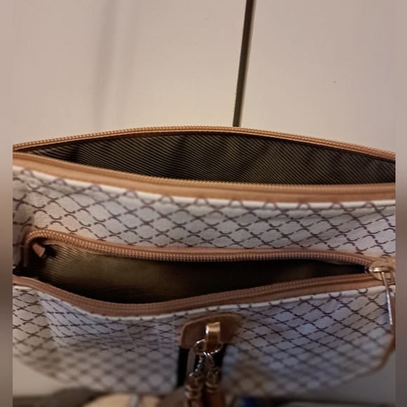 New Sling bag - Picture 3 of 4